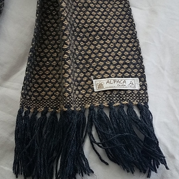 NWOT Alpaca Scarf - Picture 4 of 7